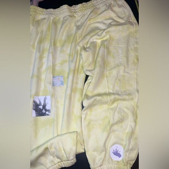 NIKE Tie dye Gratitude Tenacity Kindness Creativity Sweatpants Plus Size 3XL NWT - Picture 1 of 9